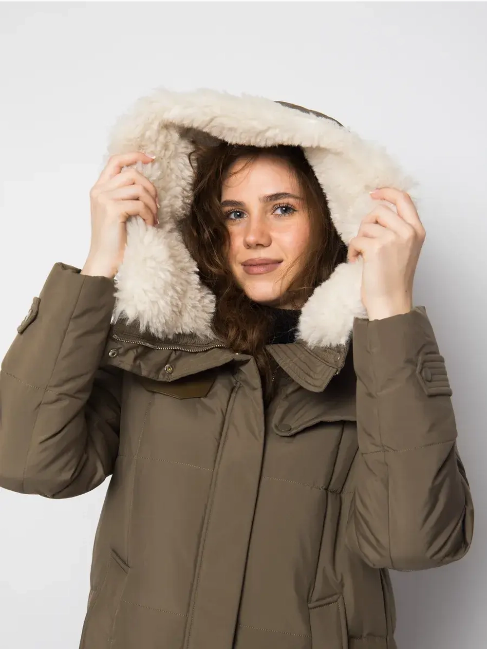 Куртка зимняя удлиненная с капюшоном