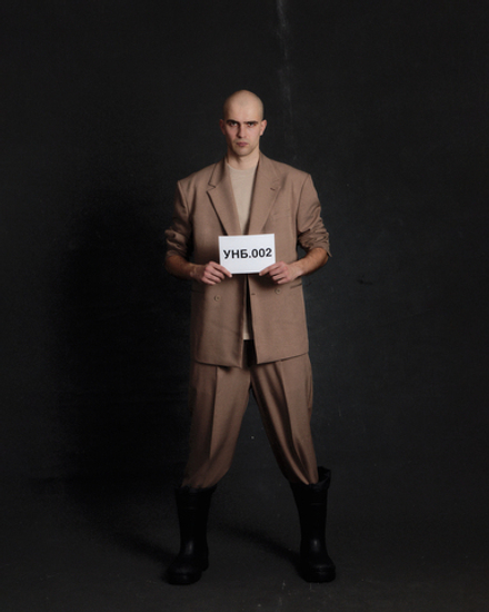 4x2 beige double-breasted suit