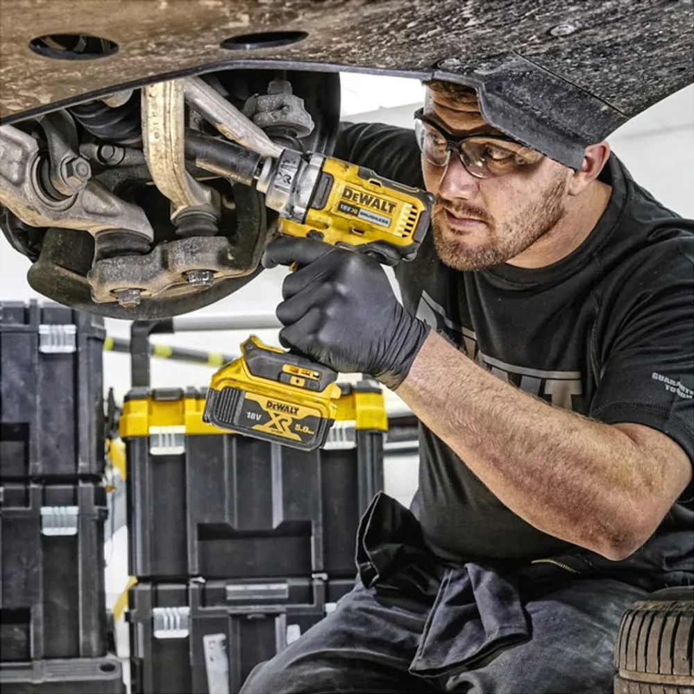 DeWalt DCF894P2 аккумуляторный гайковерт (2 x 5 Ач, ЗУ)