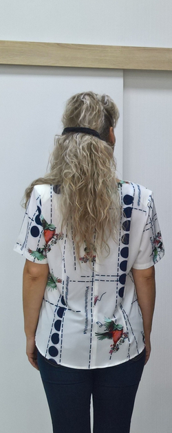 Белый яркий блузон с "птичками"
