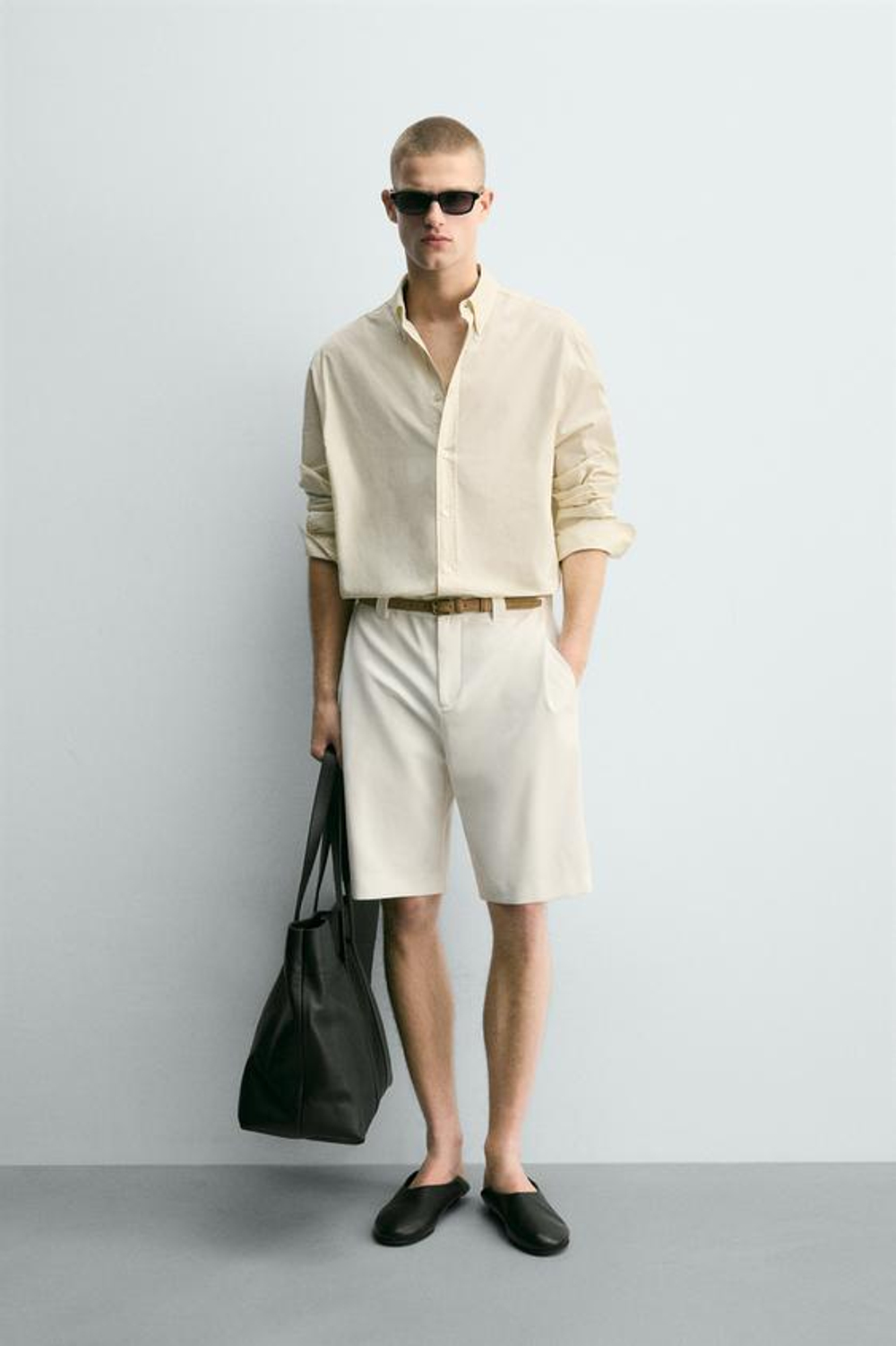 ZARA ШОРТЫ RELAXED FIT С БОКОВЫМИ СКЛАДКАМИ, ЖЕЛТОВАТО-БЕЛЫЙ