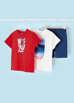 две футболки с шортами