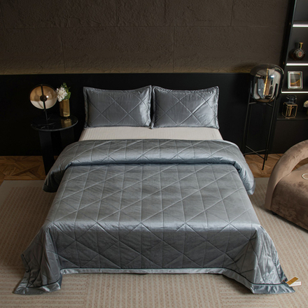 Велюровое покрывало в клетку OVL039