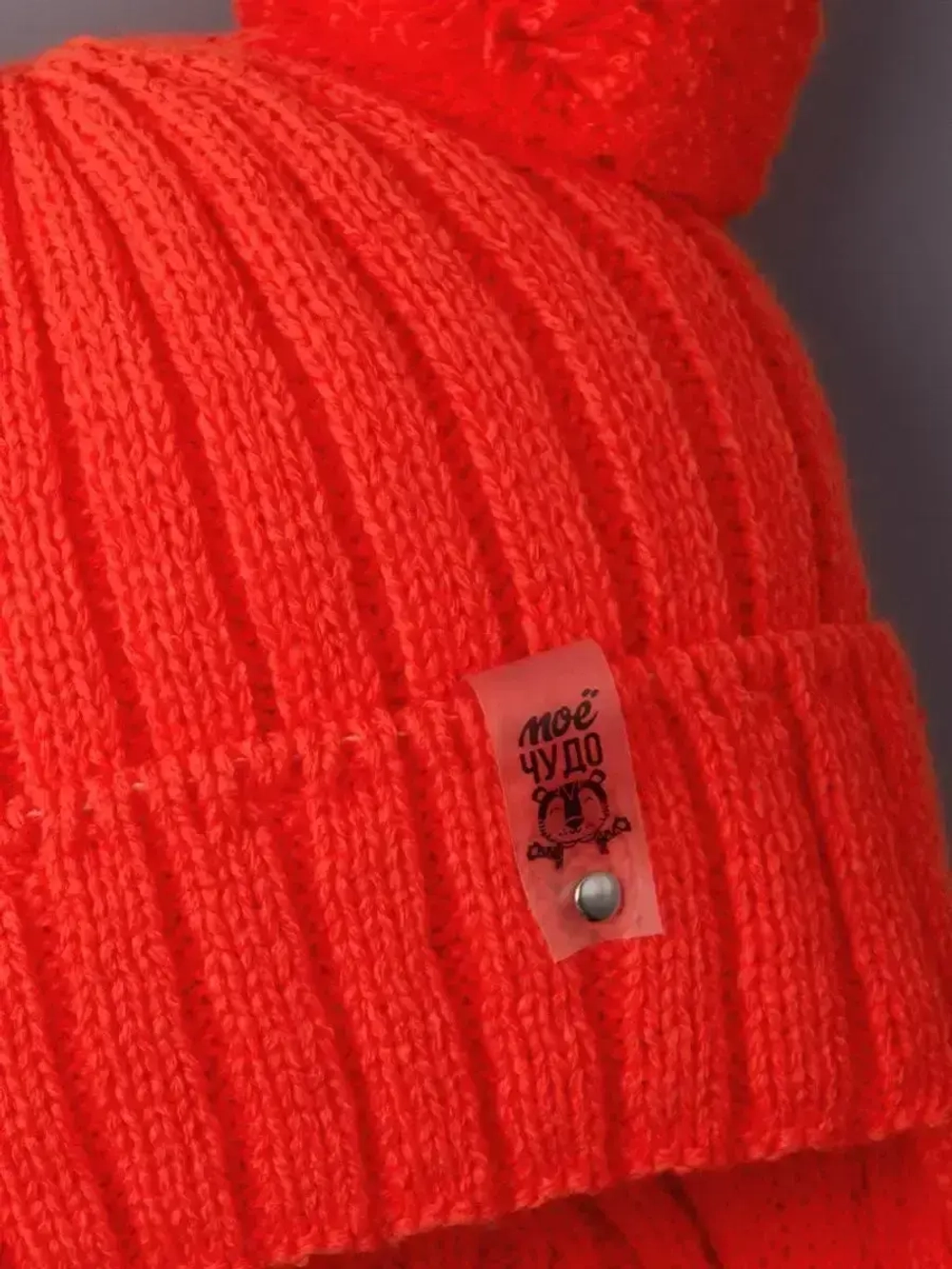 Шапка детская осенняя с завязками и помпонами