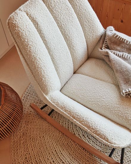 Кресло-качалка Marlina из ткани букле белого цвета Испания