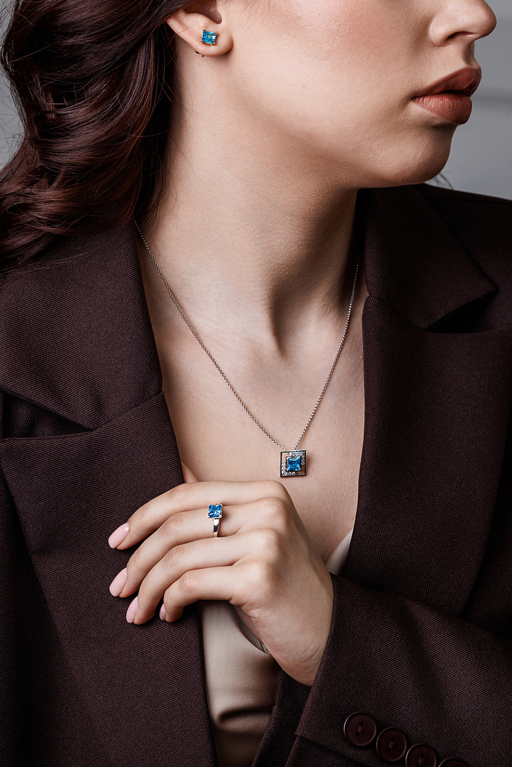 Серьги из серебра со вставками из розовых фианитов