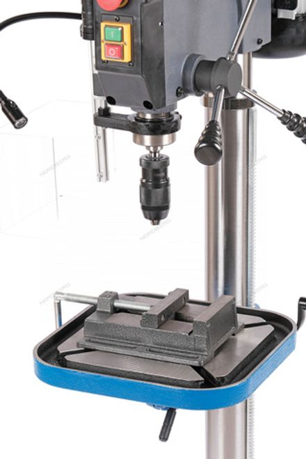 Цена на NORDBERG (ND25111V) Станок сверлильный (1100Вт, 25мм, вариатор скорости,тиски)