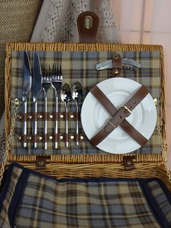 HOLYDAY BASKET Набор для пикника с термосумкой и пледом на 2 персоны