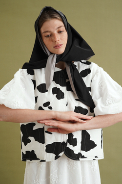 Жилет стеганый из джинсы с принтом "Корова"