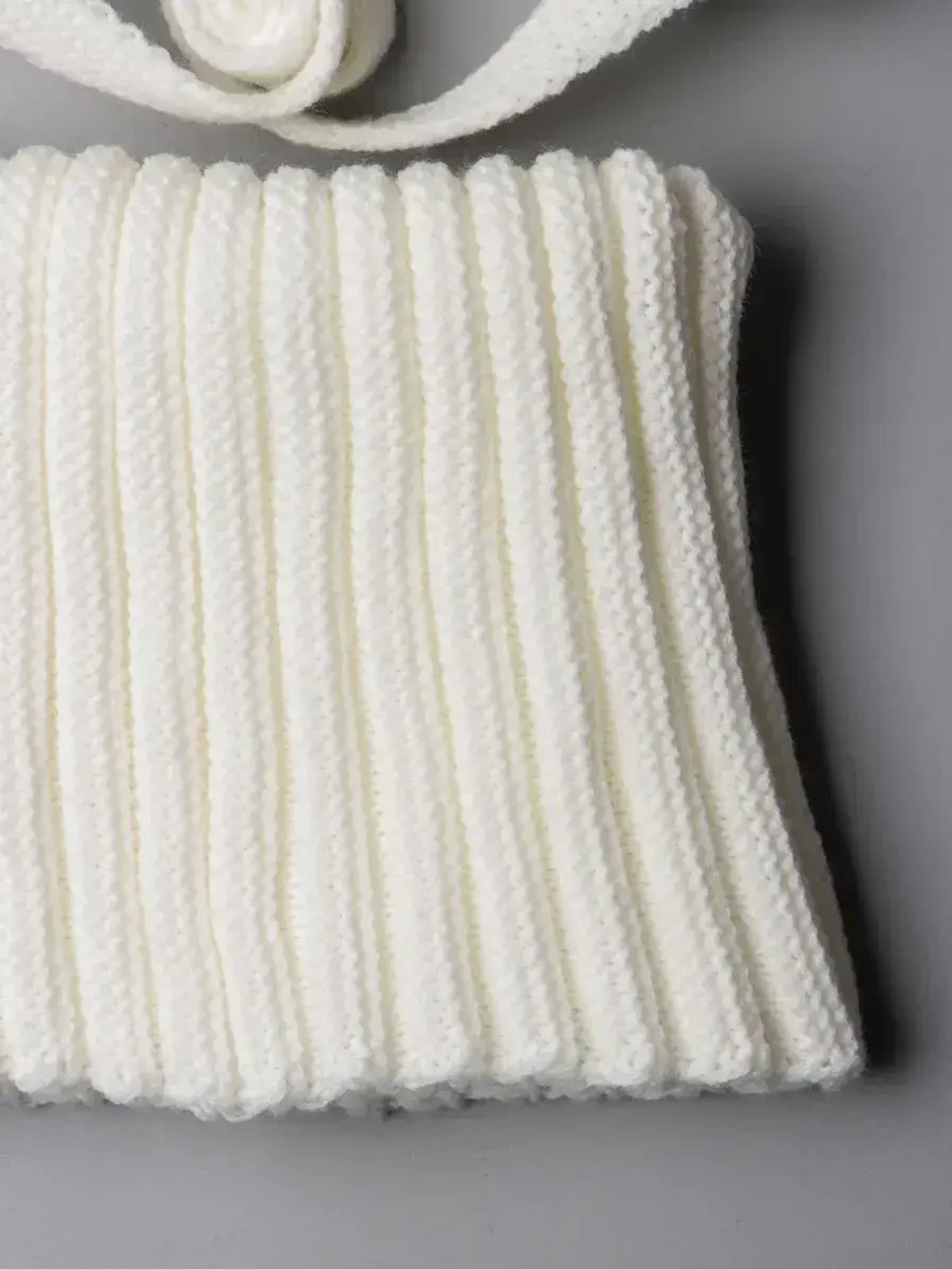 Шапка детская на осень и снуд с завязками