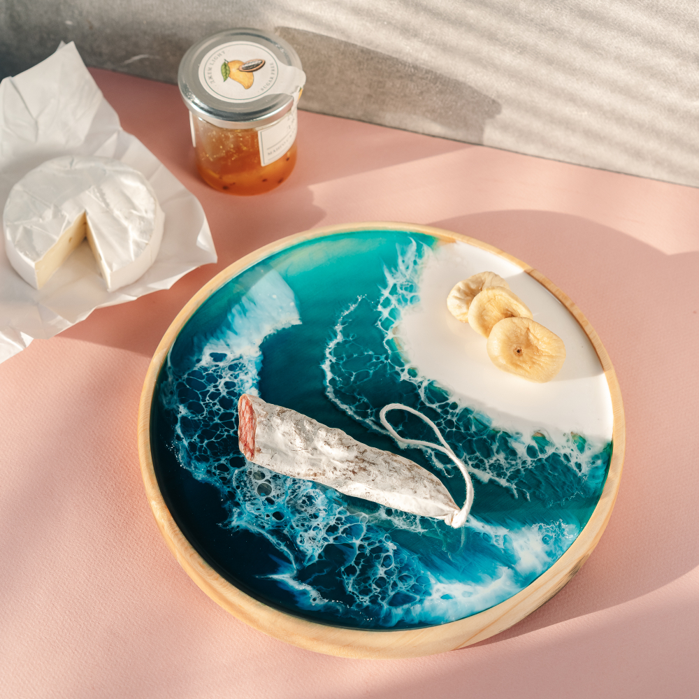 Деревянный круглый сервировочный поднос Art of Siberia для подачи с эпоксидной смолой. WS16