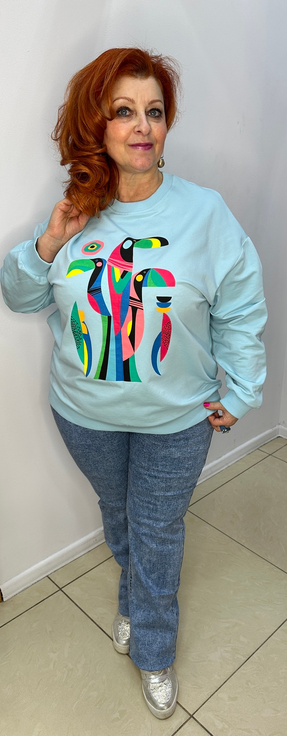 Свитшот-толстовка белая с цветными туканами