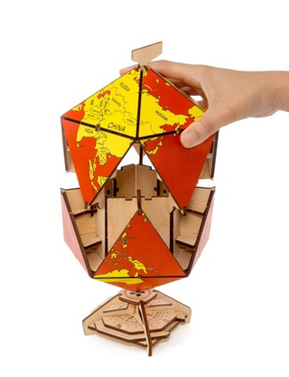 Сборная деревянная модель «Глобус-шкатулка Икосаэдр красный» (EWA)