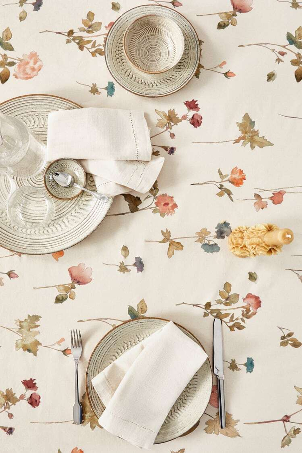 ZARA HOME ХЛОПЧАТОБУМАЖНАЯ СКАТЕРТЬ С ЦВЕТОЧНЫМ ПРИНТОМ, ЗЕЛЕНЫЙ