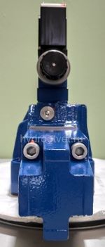 4WRZE25EA325-7X/6EG24ETK31/A1M - Пропорциональный распределитель  Ду25 со встроенным усилителем (OBE), номинальный расход 325 л/мин, схема EA, каналы управления ET - X и Y - внутренние, сигнал управления ± 10 В