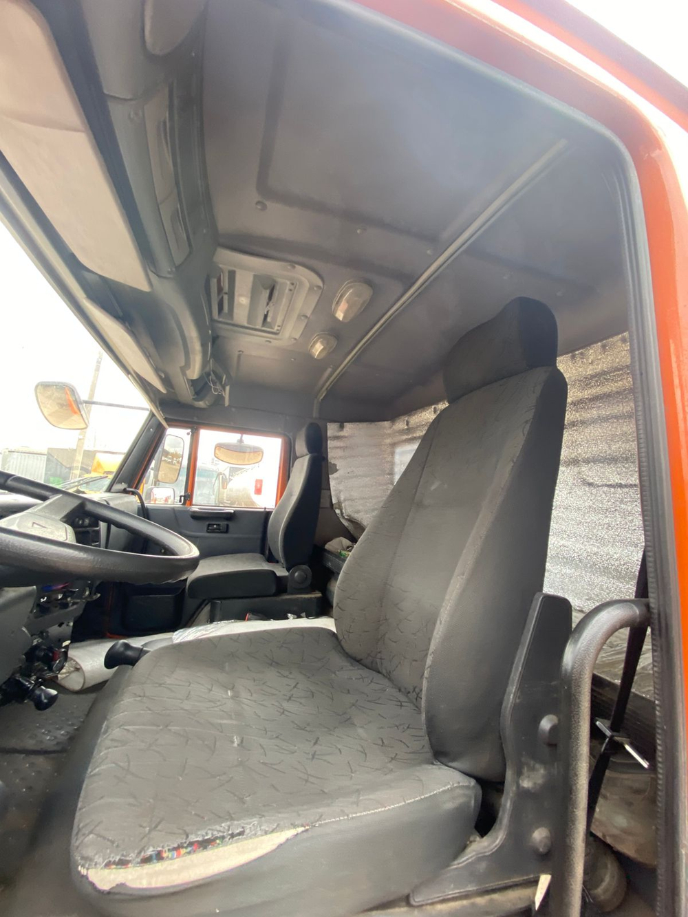 Кран центр "КАМАЗ" 659100 на шасси КамАЗ 43118 6x6 Бортовой с КМУ 659100 (Дизельный, 6,7 л, 292 л.с.