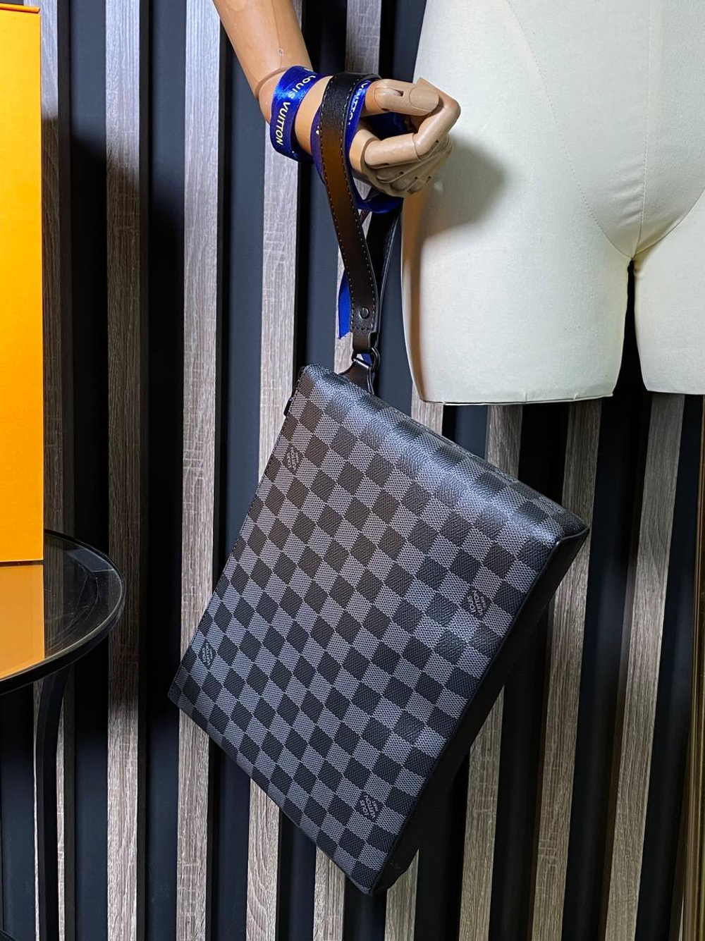Сумка-мессенджер Louis Vuitton