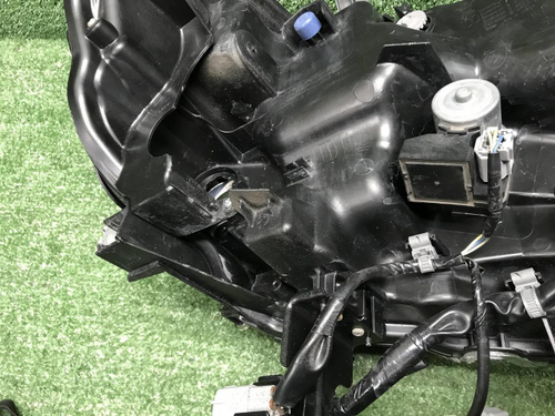 Фара левая Toyota Land Cruiser 200 (2015-2021) LED