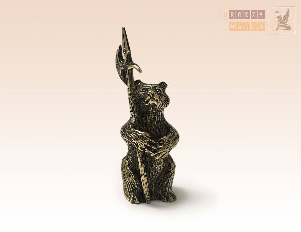 фигурка Медведь с секирой