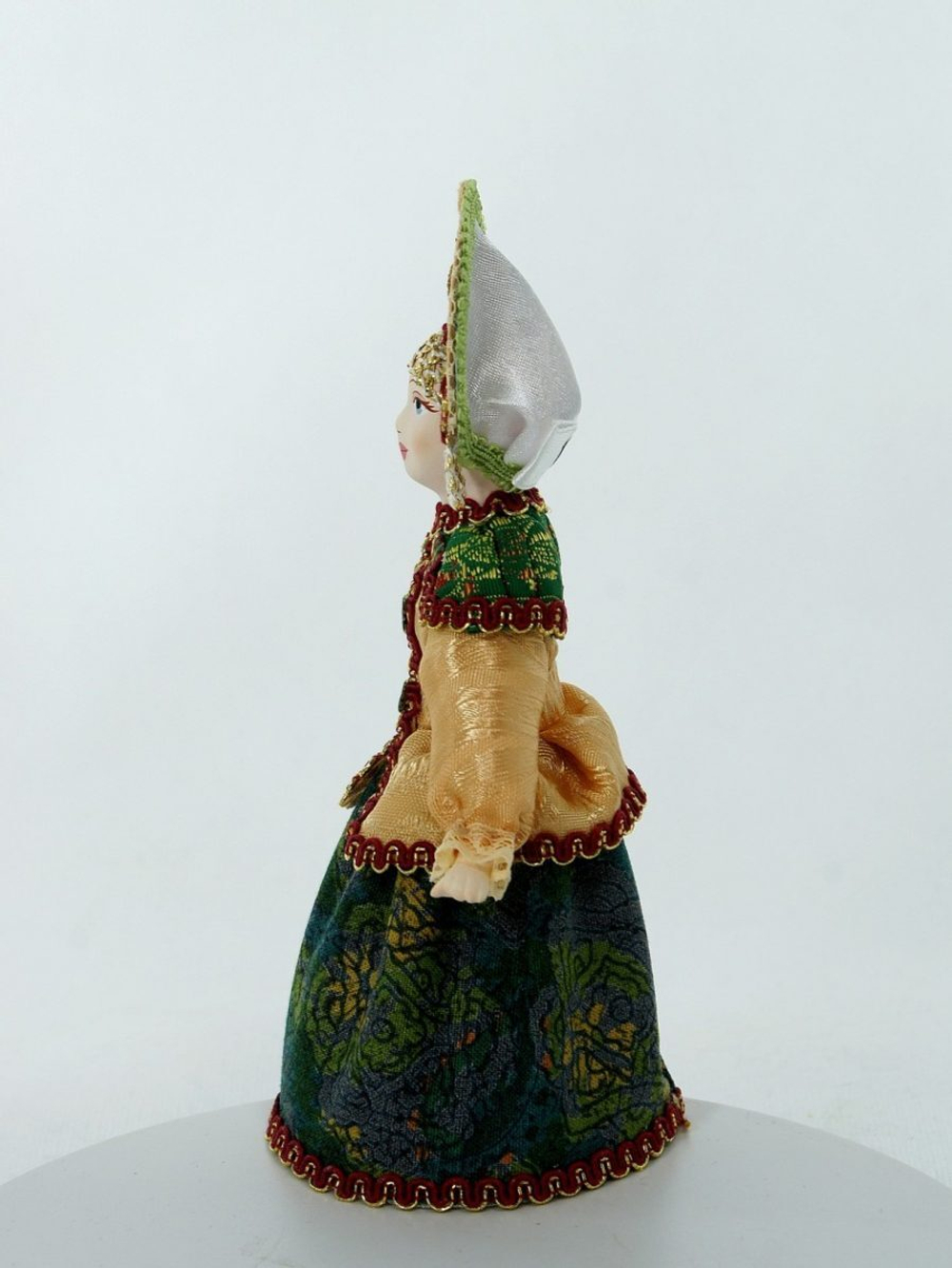 Кукла коллекционная Потешного промысла в Женском традиционном зимнем костюме.