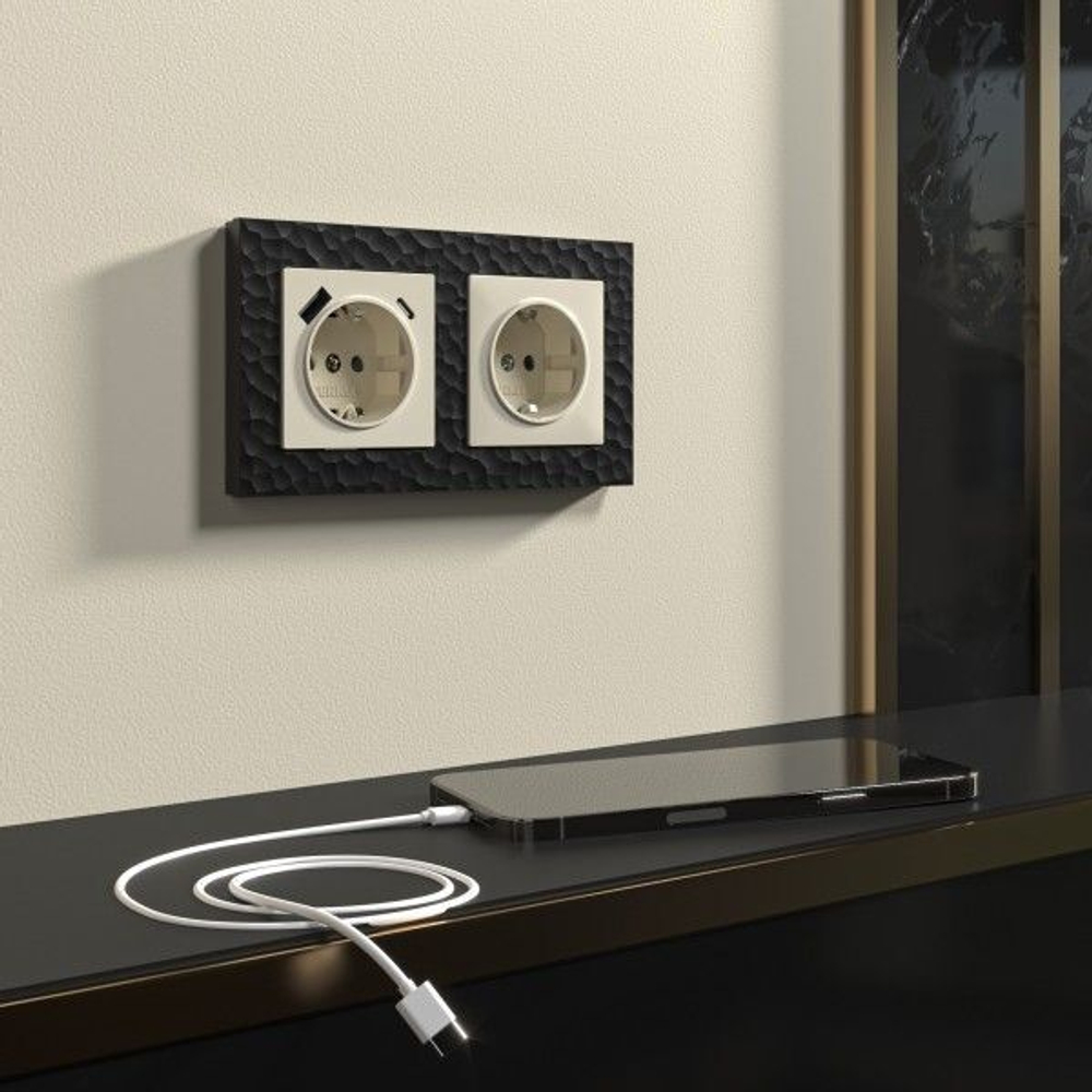 Розетка с заземлением, шторками и USB тип A+C (слоновая кость)