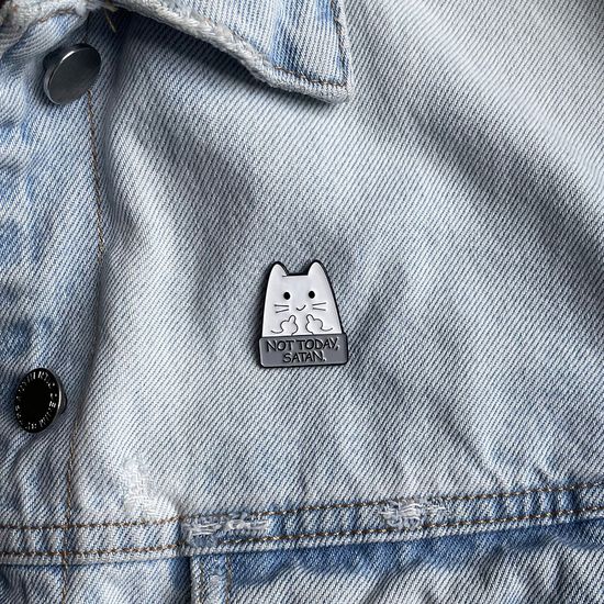 Значок металлический на одежду/Пин. Кот. Not Today