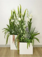 Напольная композиция из искусственных растений и цветов