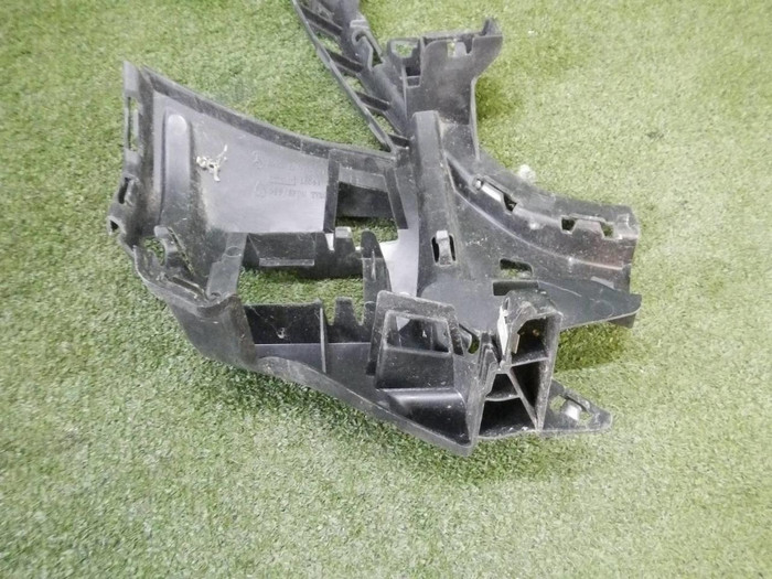 Кронштейн переднего бампера левый Mercedes S W222 (2013-2017)