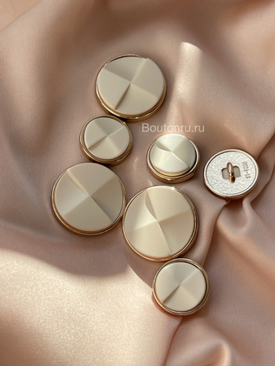 Пуговицы граненые бежевые с золотом