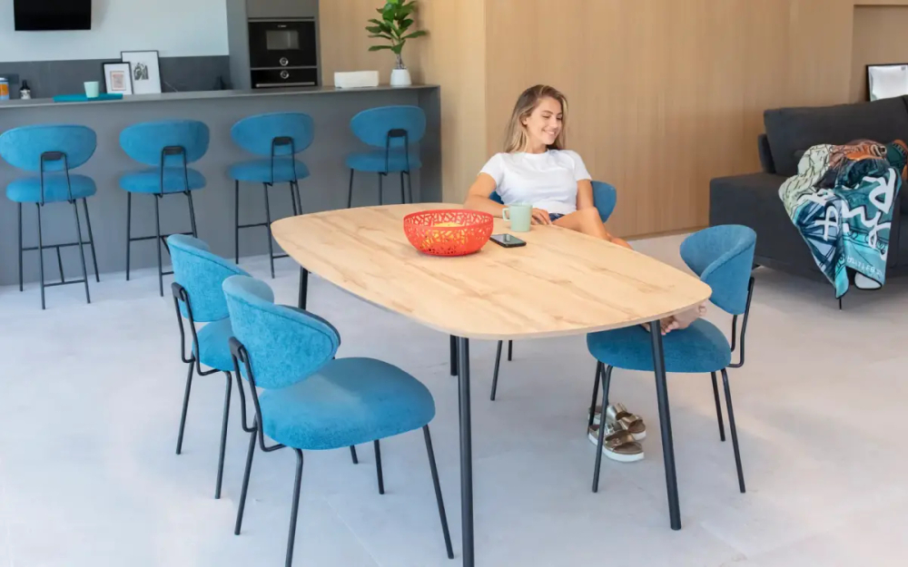 Стул с наклонной спинкой Nereida