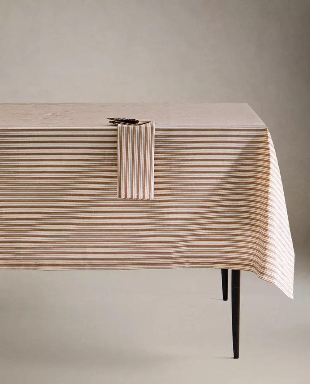 ZARA HOME ЖАККАРДОВАЯ СКАТЕРТЬ, ТОФФИ