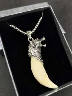 Крупная подвеска Волчий Клык на длинной цепочке