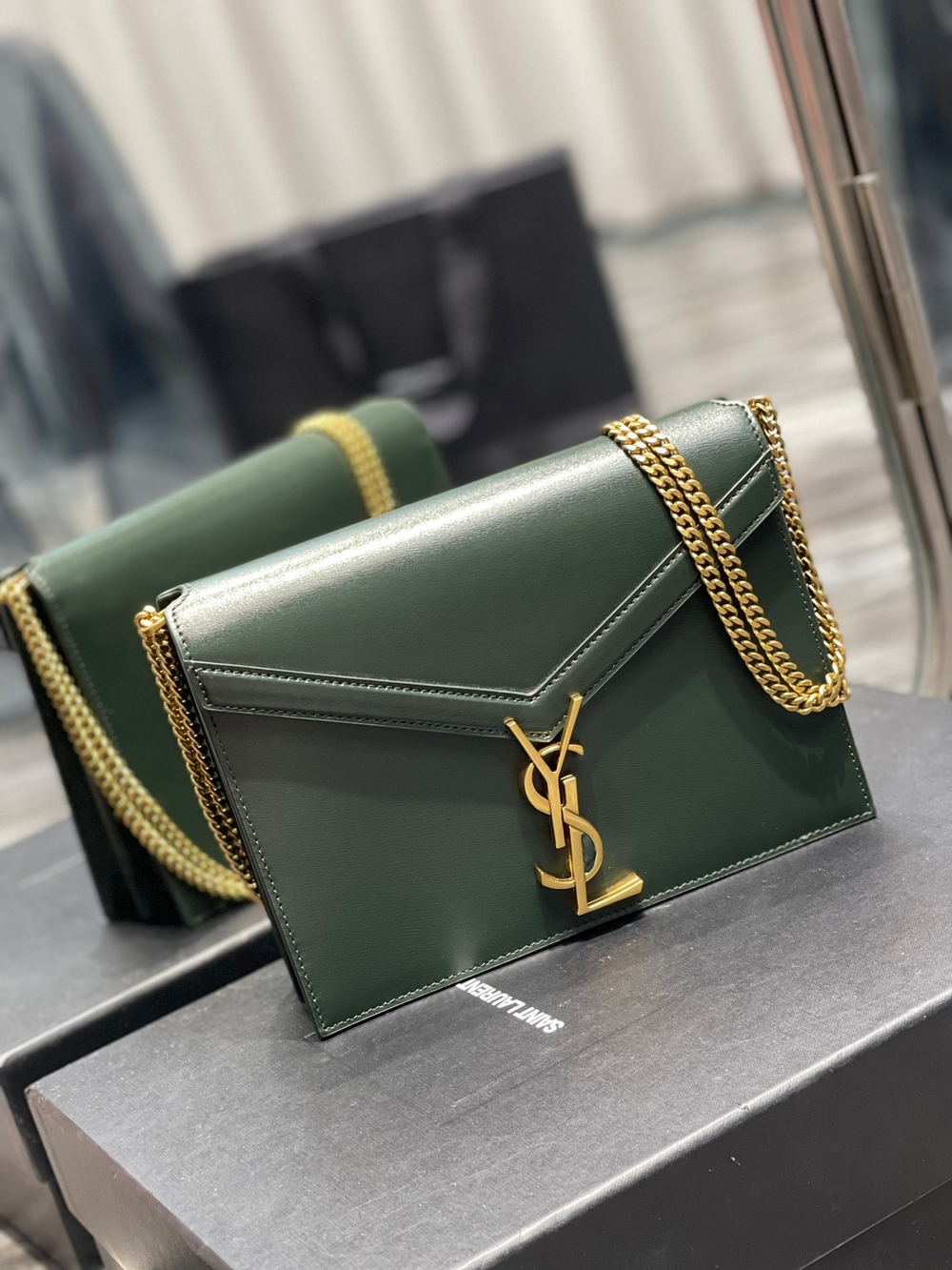 YSL Cassandra Medium 22 cm