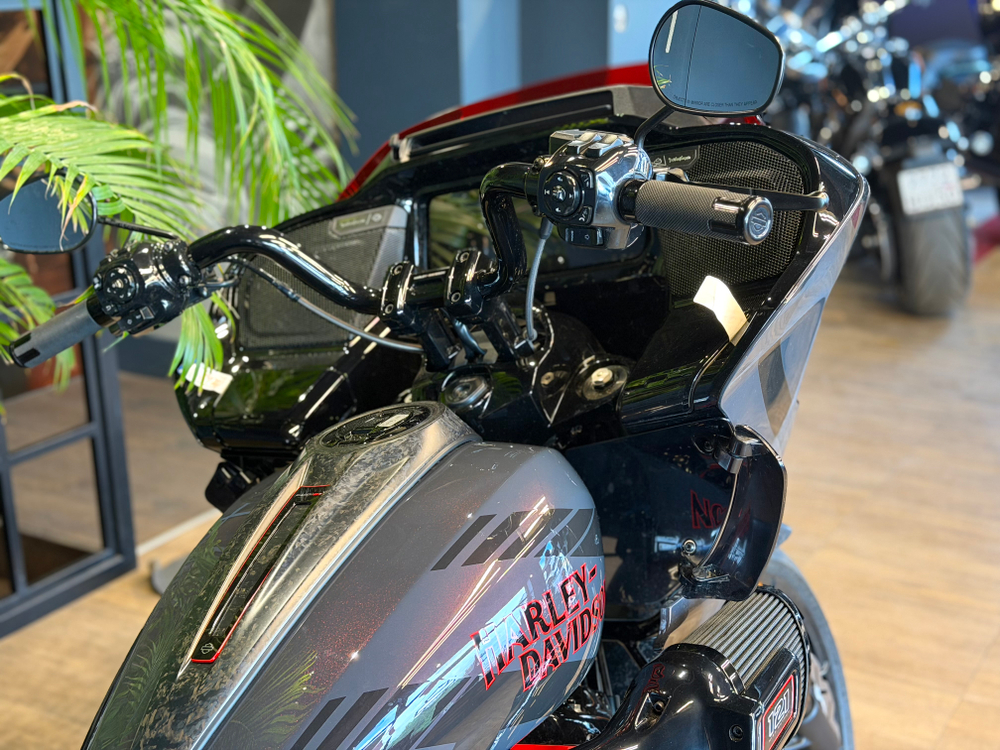 CVO Road Glide ST "Inferno Gray" (2026)