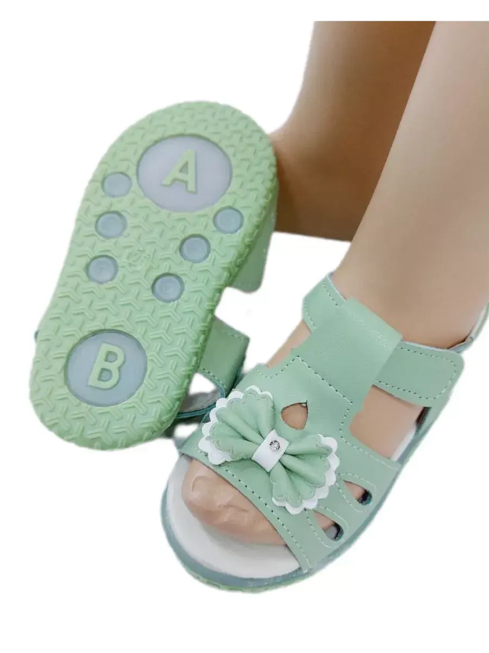 Сандалии детские для девочки светящаяся подошва.