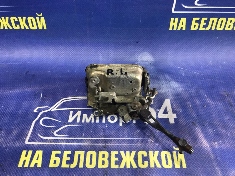 Замок двери задней левой MITSUBISHI PAJERO 1990