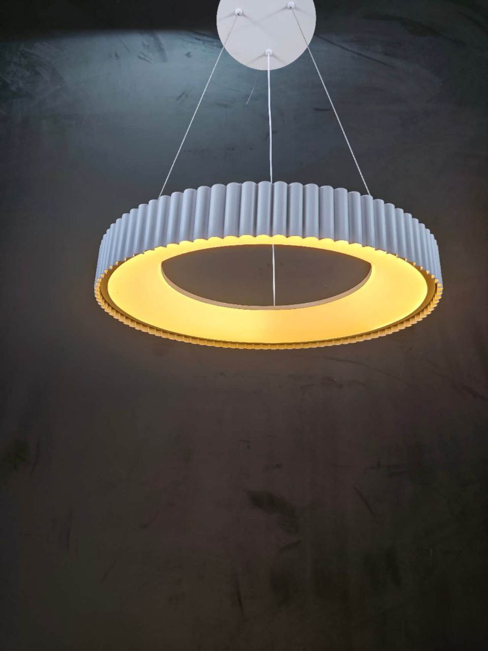 Люстра подвесная светодиодная Lanbos Piano, LED 120 Вт, до 30 кв м, белая