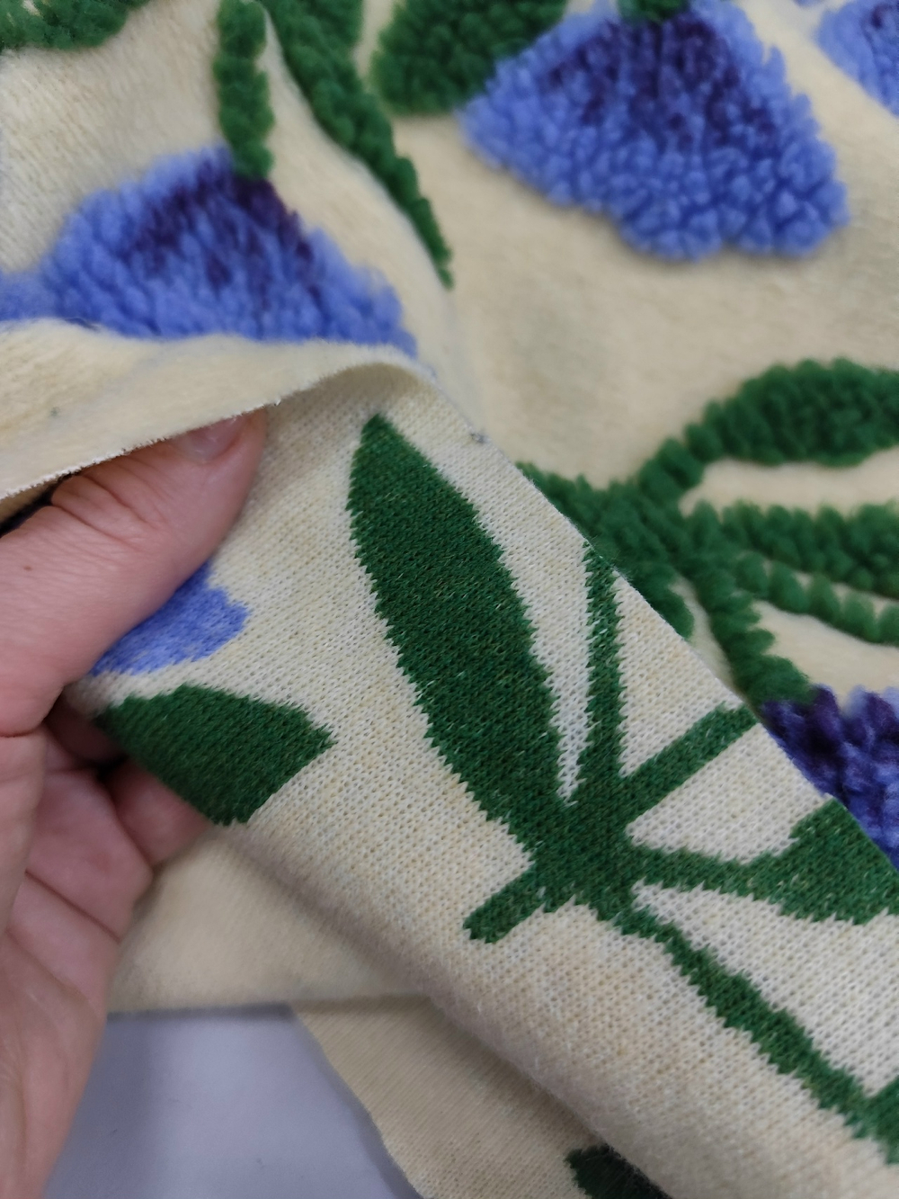 Альпака (шерпа) с объемным рисунком/ Васильки на молочном