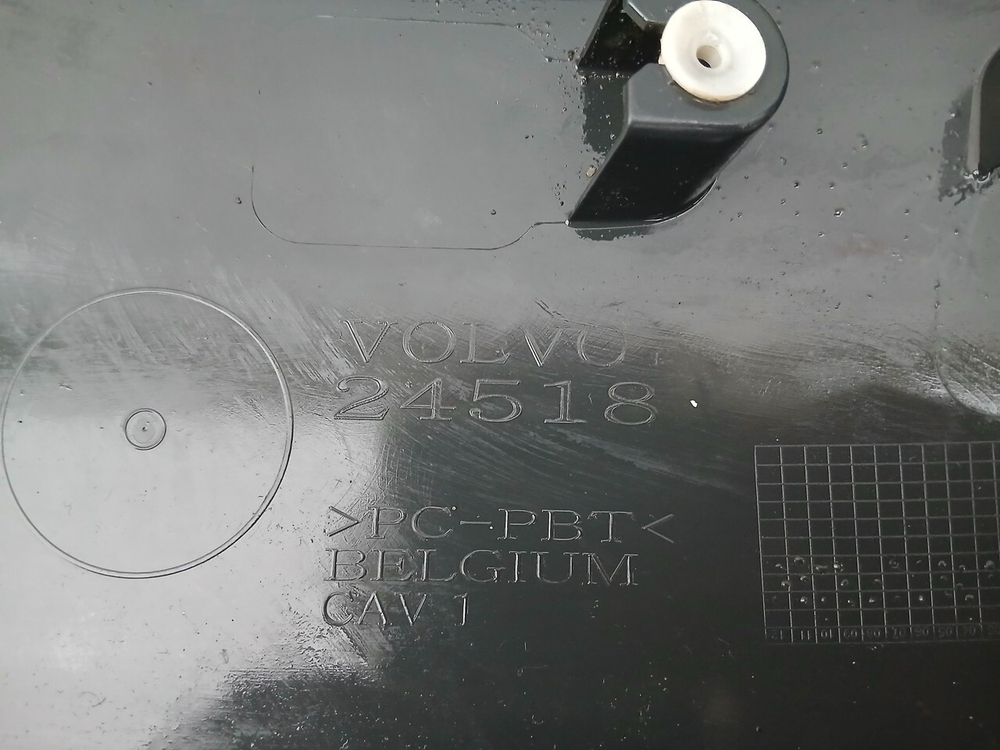 Решетка стеклоочистителя (жабо)