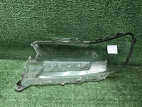Стекло фары правое Toyota Land Cruiser 200 (15-21)