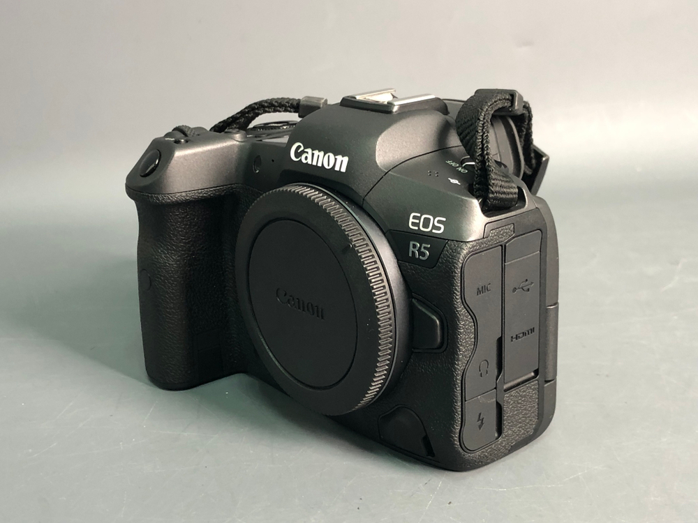 Canon EOS R5(пробег 2000 кадров)