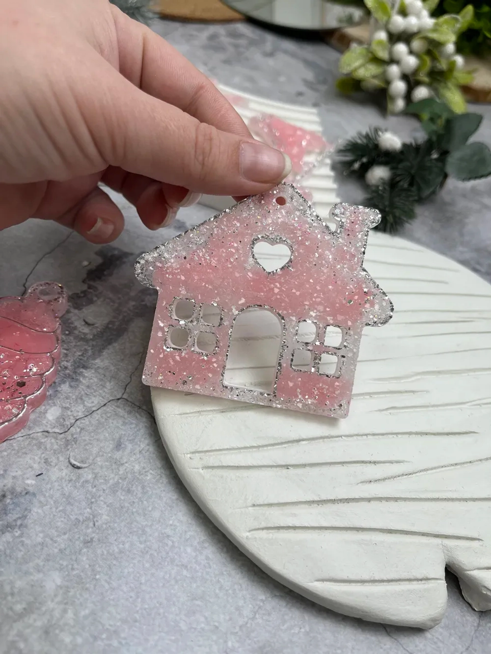 Набор новогодних елочных игрушек шар, коньки, домик