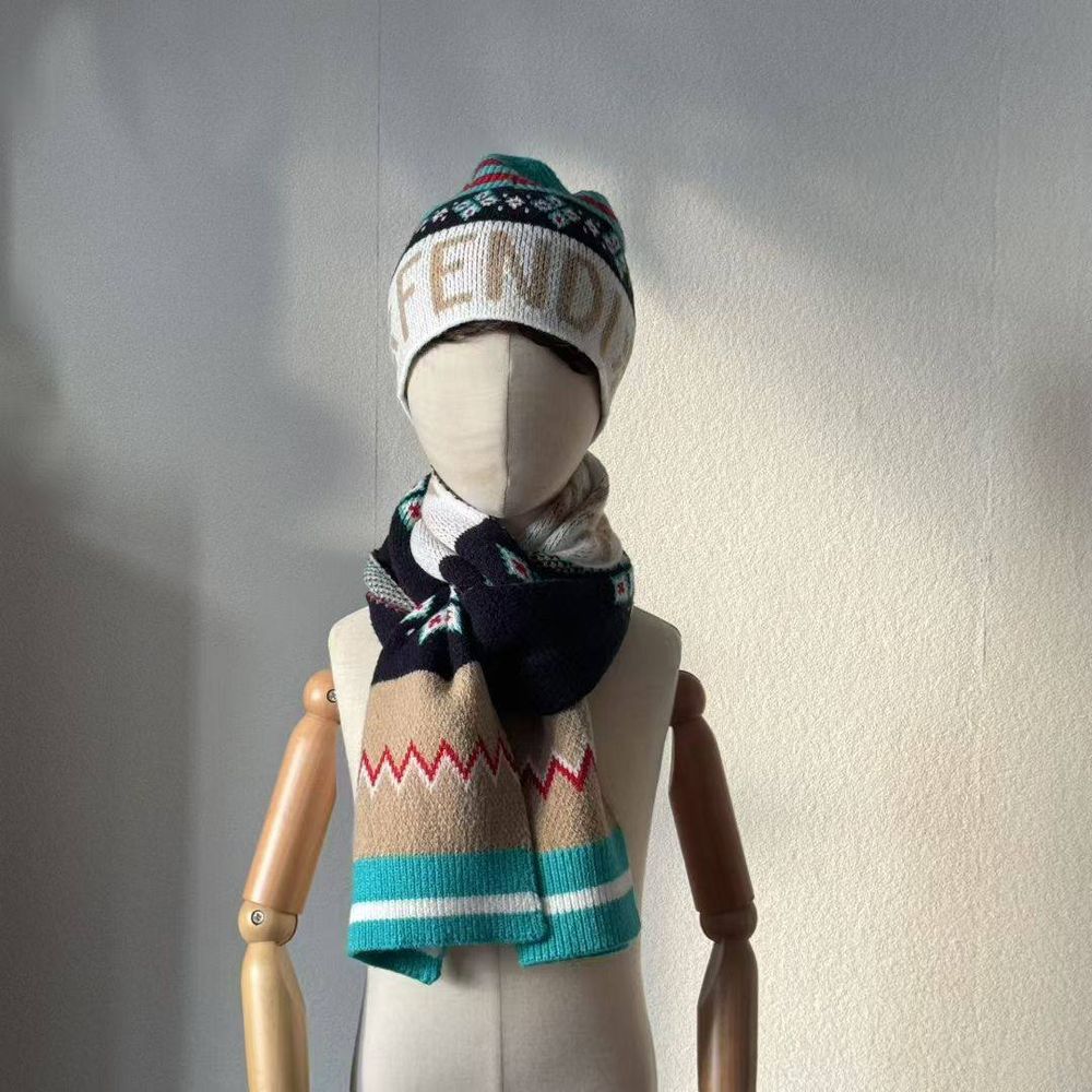 Комплект Fendi (шапка + шарф)