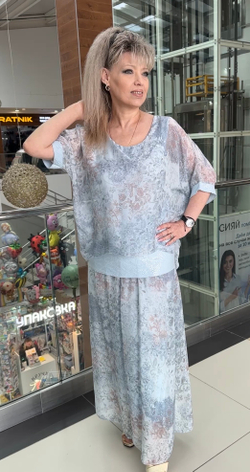 Нарядный итальянский костюм с юбкой в голубом цвете