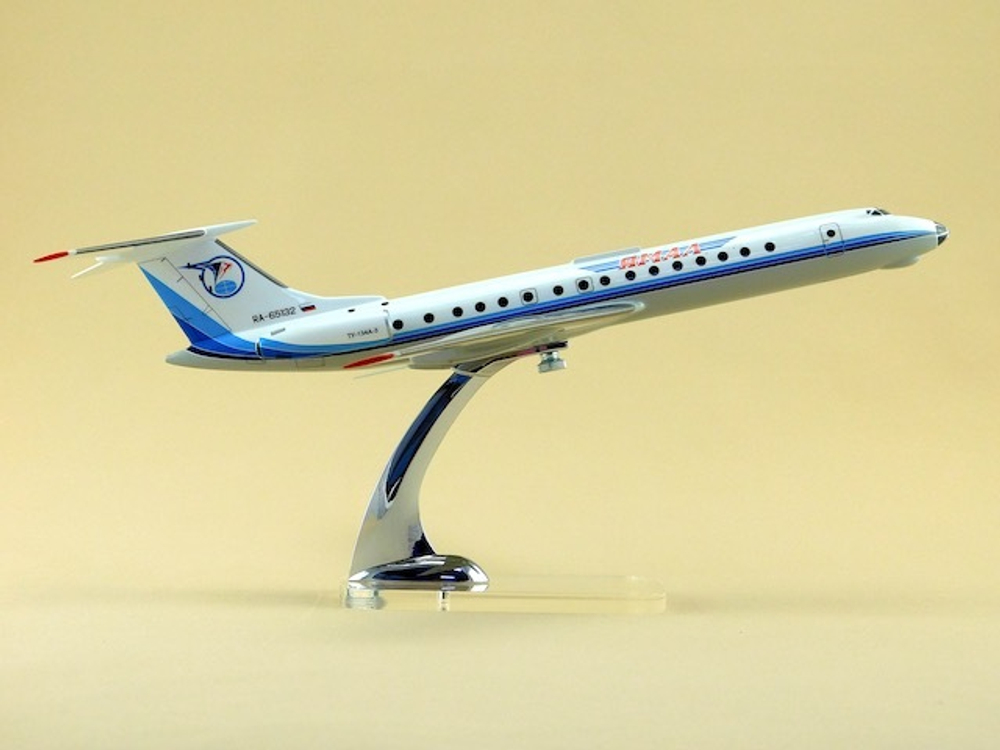 Модель самолета Ту-134А-3(М1:100, Ямал)