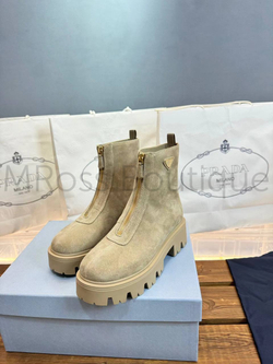 Женские замшевые бежевые ботинки Prada на молнии спереди