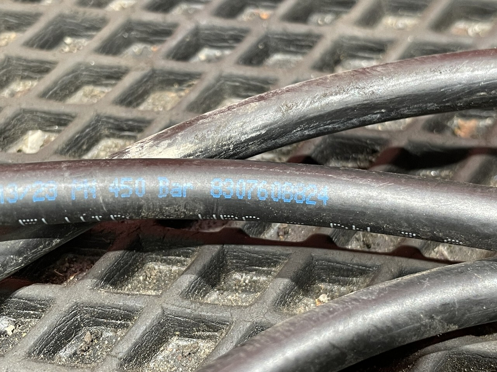 Шланг подъема кабины 2023г.