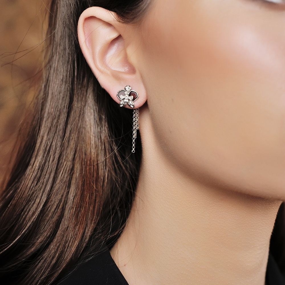 Пусеты Орхидея с цепочками с вишневым янтарем