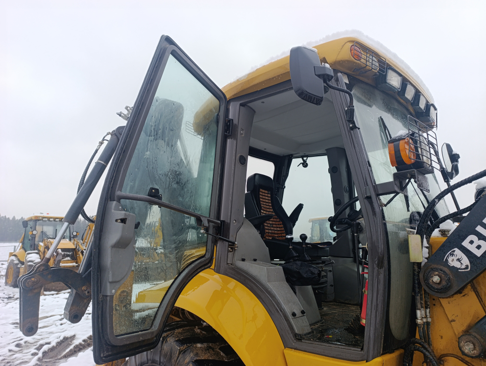 BIZON 777 Экскаватор-погрузчик 777 (Дизельный, 4,4 л, 102 л.с., МТ)