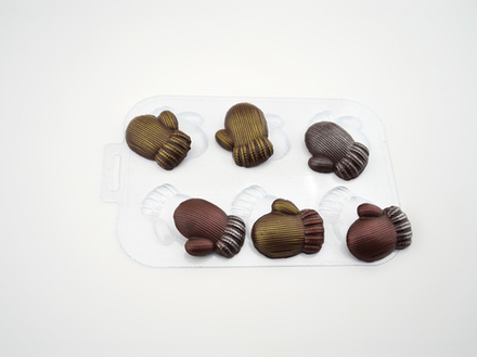 Пластиковая форма для шоколада "Варежки"